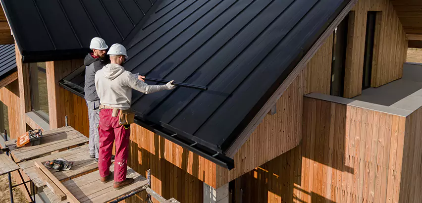 Metal Roof Maintenance in Oak Park