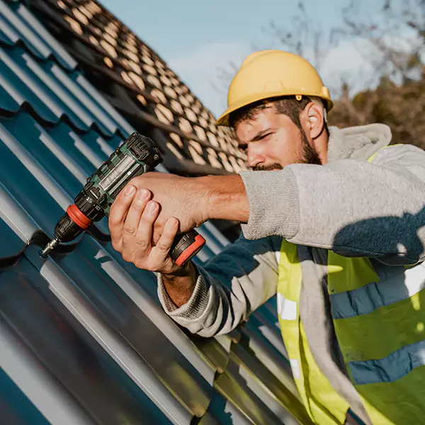Why Oak Park Homeowners Choose Oak Park Roofing Pros for Steel Roof Repair Service?